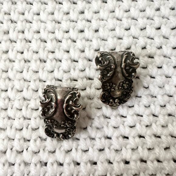 Vintage Foree Sterling Ornate Scroll Signed Clip On Luggage Tag Earrings - Picture 3 of 10